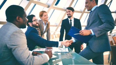 Intermediação Comercial – Conexão entre produtores e compradores, garantindo negociações seguras e vantajosas.
